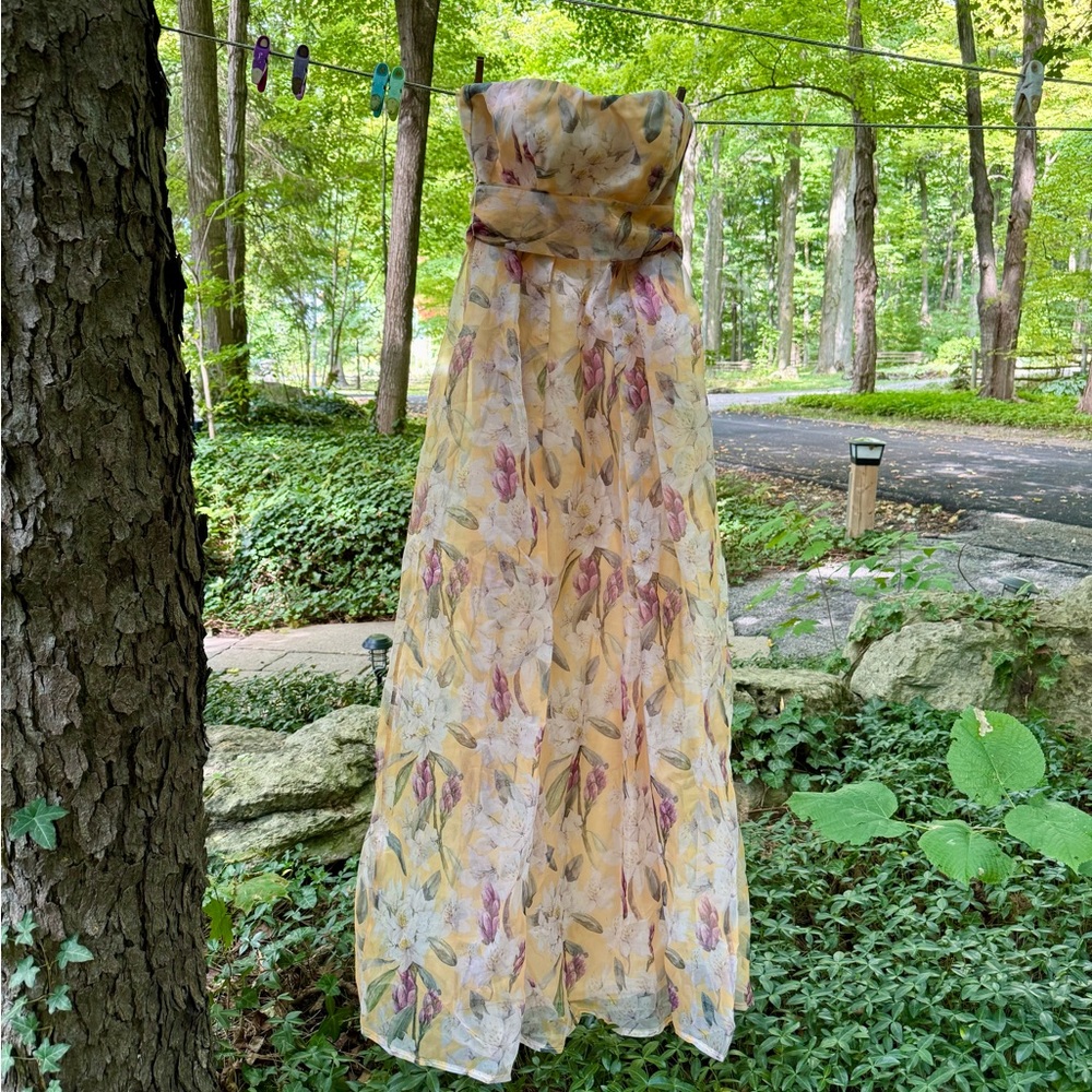 Chic Strapless Floral Maxi Dress in Yellow